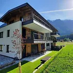 Dorhoam * Umhausen